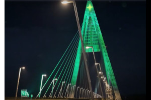 Мост Медьери вновь засиял праздничными огнями