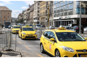 Bolt и Uber захватили 2/3 рынка такси в Будапеште Bolt и Uber захватили 2/3 рынка такси в Будапеште