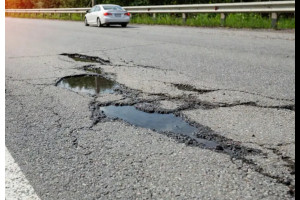 Выбоины бьют по кошельку: страховые случаи выросли